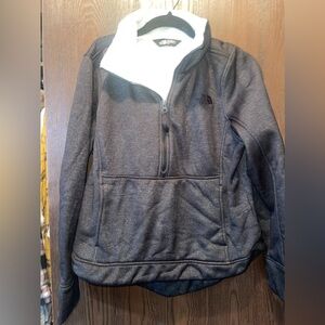 The North Face Pullover - 1/2 zip